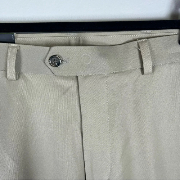 Izod Mens Golf Pants Khaki Beige Classic Fit Flat Front Chino Business 32x32 NWT - Picture 3 of 11